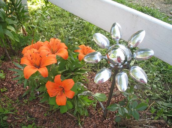 DIY Garden Art Flowers