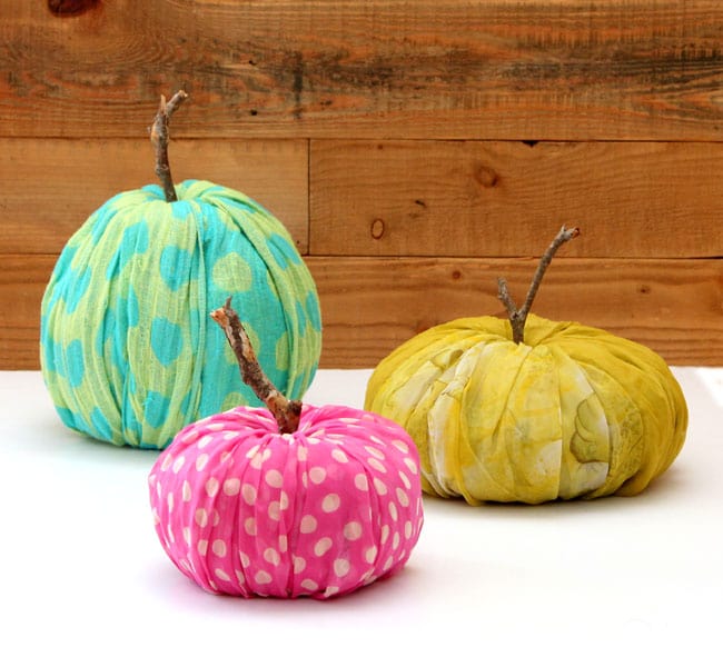 How to re-purpose toilet paper into glorious fall pumpkin decorations in just minutes! These pumpkins are no cost, no waste, and they need no storage!