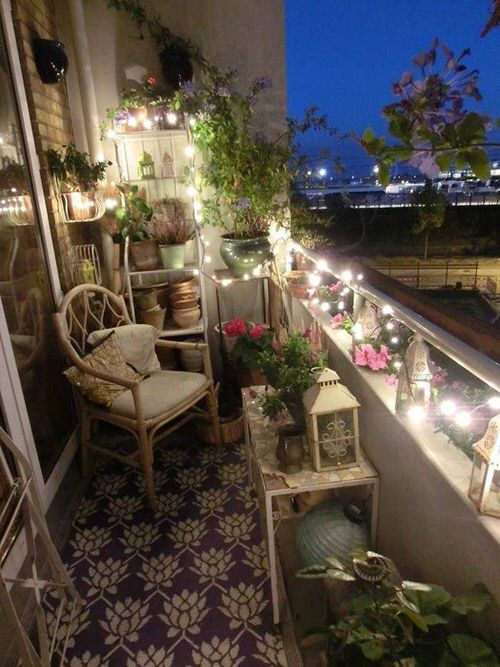 Cozy Apartment Balcony Garden Ideas 15